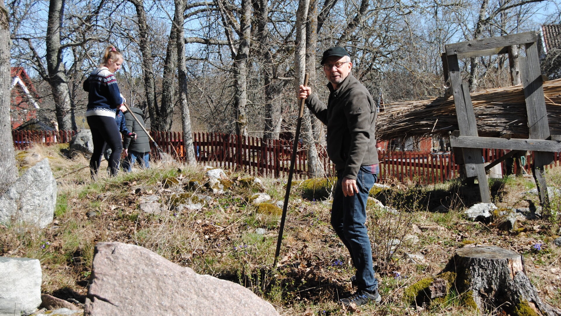 Vårstädning i biparken